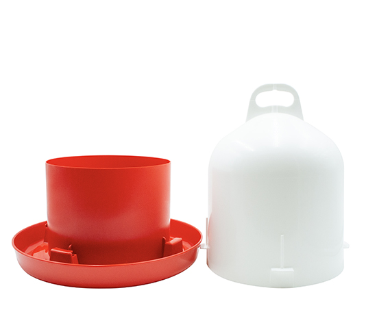 bebedero para gallinas que se llena desde arriba