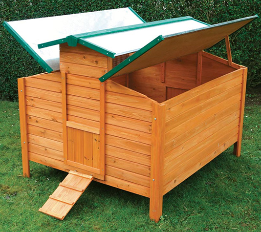 gallinero de madera con gran ventilación