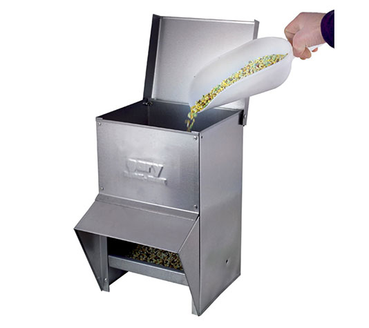 rellenar comedero de aves