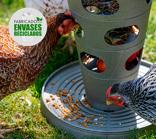 Comedero divertido para el gallinero