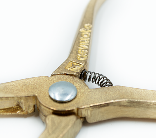 pinzas para identificar pollitos