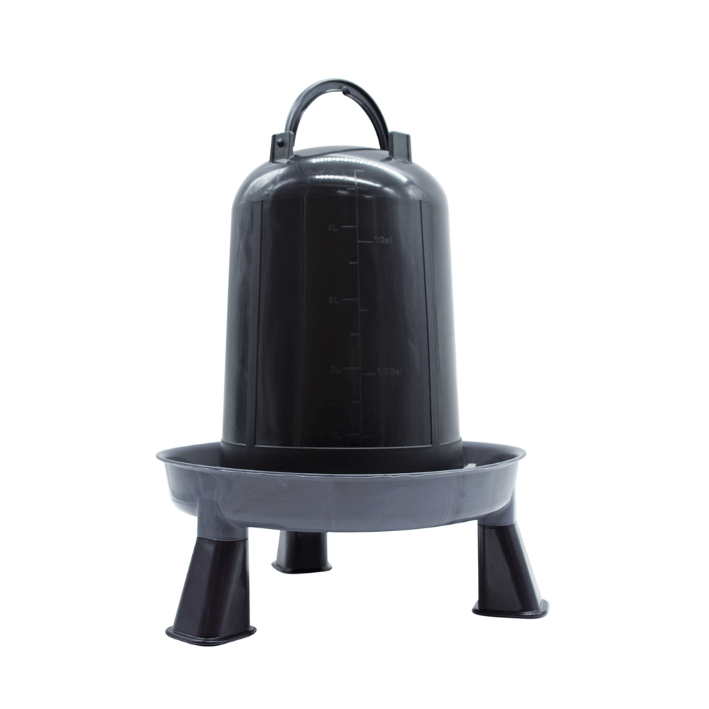 Bebedero reciclado con patas